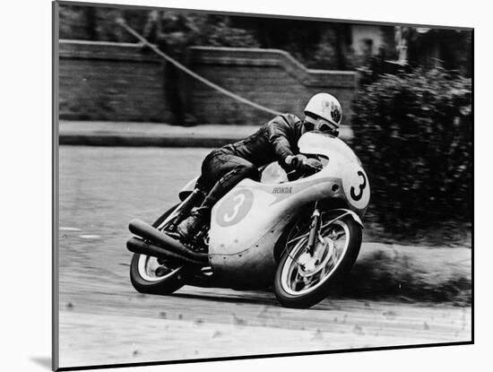 Bob Mcintyre on a Honda, Racing in the Isle of Man Junior Tt, 1961-null-Mounted Photographic Print