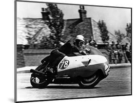 Bob Mcintyre on Gilera 500-4, 1957 Isle of Man Tourist Trophy race-null-Mounted Photographic Print