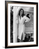 BODY HEAT, 1981 directed by LAWRENCE KASDAN Kathleen Turner (b/w photo)-null-Framed Photo