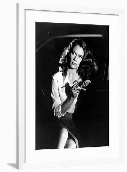 BODY HEAT, 1981 directed by LAWRENCE KASDAN Kathleen Turner (b/w photo)-null-Framed Photo