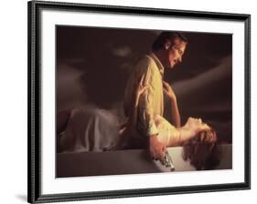 BODY HEAT, 1981 directed by LAWRENCE KASDAN William Hurt and Kathleen Turner (photo)-null-Framed Photo