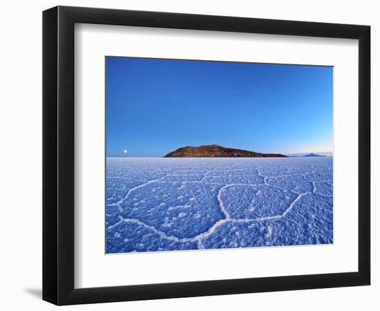 Bolivia, Potosi Department, Daniel Campos Province, Salar de Uyuni, View towards the Incahuasi Isla-Karol Kozlowski-Framed Photographic Print