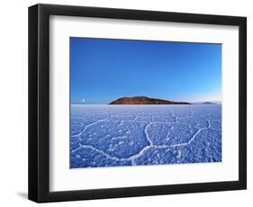 Bolivia, Potosi Department, Daniel Campos Province, Salar de Uyuni, View towards the Incahuasi Isla-Karol Kozlowski-Framed Photographic Print