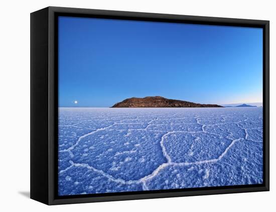 Bolivia, Potosi Department, Daniel Campos Province, Salar de Uyuni, View towards the Incahuasi Isla-Karol Kozlowski-Framed Stretched Canvas