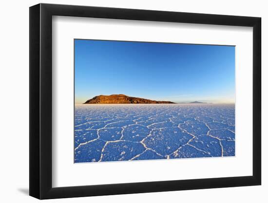 Bolivia, Potosi Department, Daniel Campos Province, Salar de Uyuni, View towards the Incahuasi Isla-Karol Kozlowski-Framed Photographic Print