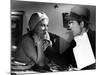 BONNIE AND CLYDE, 1967 directed by ARTHUR PENN Faye Dunaway and Warren Beatty (b/w photo)-null-Mounted Photo