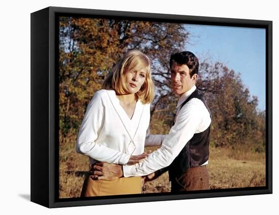 BONNIE AND CLYDE, 1967 directed by ARTHUR PENN Faye Dunaway and Warren Beatty (photo)-null-Framed Stretched Canvas