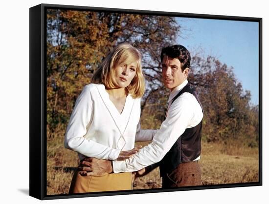 BONNIE AND CLYDE, 1967 directed by ARTHUR PENN Faye Dunaway and Warren Beatty (photo)-null-Framed Stretched Canvas