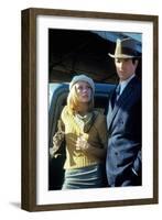 Bonnie and Clyde 1967 Directed by Arthur Penn Faye Dunaway and Warren Beatty-null-Framed Photo