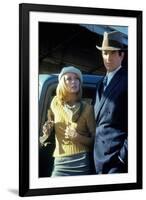 Bonnie and Clyde 1967 Directed by Arthur Penn Faye Dunaway and Warren Beatty-null-Framed Photo