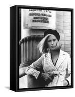 BONNIE AND CLYDE, 1967 directed by ARTHUR PENN Faye Dunaway as Bonnie Parker (b/w photo)-null-Framed Stretched Canvas