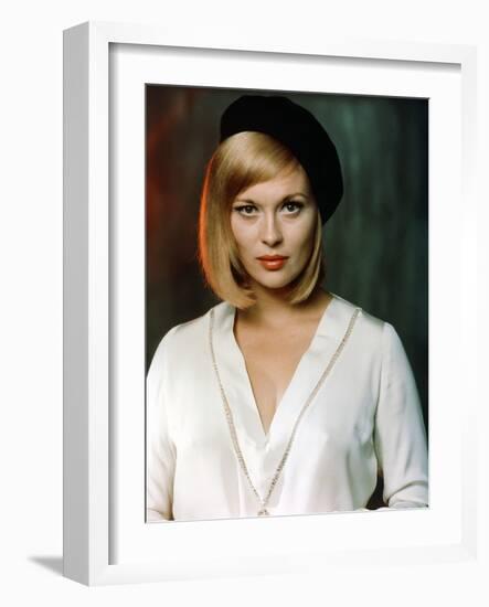 Bonnie and Clyde 1967 Directed by Arthur Penn Faye Dunaway-null-Framed Photo