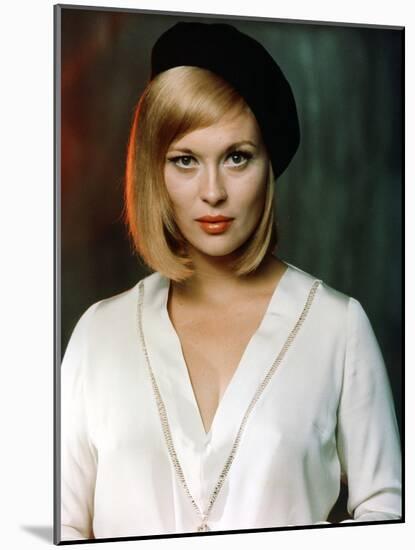 Bonnie and Clyde 1967 Directed by Arthur Penn Faye Dunaway-null-Mounted Photo