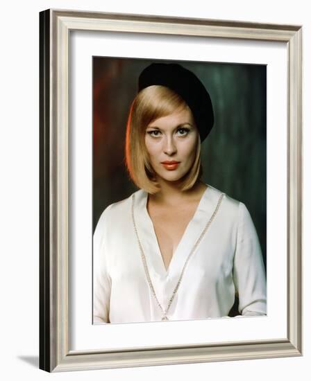 Bonnie and Clyde 1967 Directed by Arthur Penn Faye Dunaway-null-Framed Photo