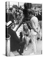 BONNIE AND CLYDE, 1967 directed by ARTHUR PENN On the set, Arthur Penn with Warren Beatty and Faye-null-Stretched Canvas