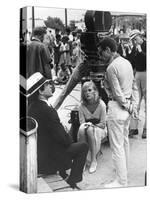 BONNIE AND CLYDE, 1967 directed by ARTHUR PENN On the set, Arthur Penn with Warren Beatty and Faye-null-Stretched Canvas