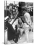 BONNIE AND CLYDE, 1967 directed by ARTHUR PENN On the set, Arthur Penn with Warren Beatty and Faye-null-Stretched Canvas