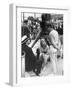 BONNIE AND CLYDE, 1967 directed by ARTHUR PENN On the set, Arthur Penn with Warren Beatty and Faye-null-Framed Photo