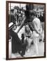 BONNIE AND CLYDE, 1967 directed by ARTHUR PENN On the set, Arthur Penn with Warren Beatty and Faye-null-Framed Photo