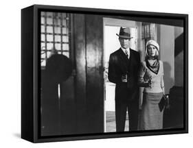 BONNIE AND CLYDE, 1967 directed by ARTHUR PENN Warren Beatty and Faye Dunaway (b/w photo)-null-Framed Stretched Canvas