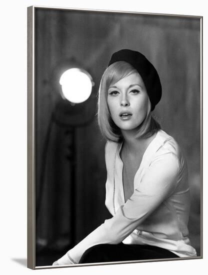 Bonnie and Clyde by ArthurPenn with Faye Dunaway, 1967 (photo)-null-Framed Photo