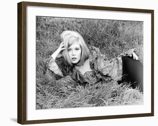 Bonnie and Clyde, Faye Dunaway, 1967-null-Framed Photo