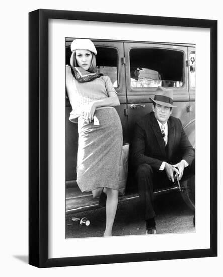 Bonnie and Clyde, Faye Dunaway, Warren Beatty, 1967-null-Framed Photo