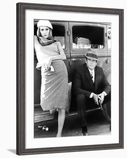 Bonnie and Clyde, Faye Dunaway, Warren Beatty, 1967-null-Framed Photo