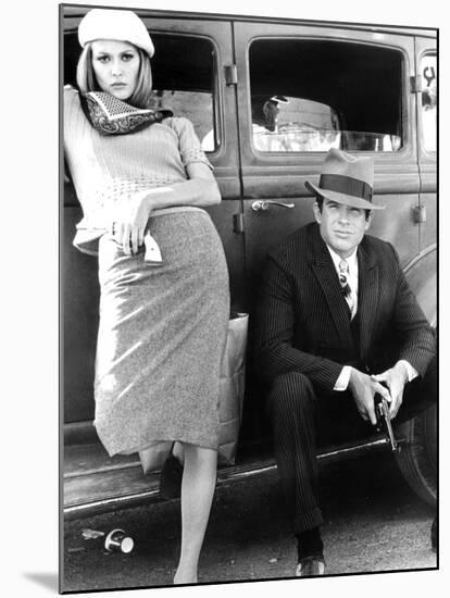 Bonnie and Clyde, Faye Dunaway, Warren Beatty, 1967-null-Mounted Photo