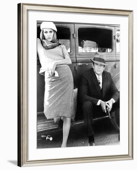 Bonnie and Clyde, Faye Dunaway, Warren Beatty, 1967-null-Framed Photo