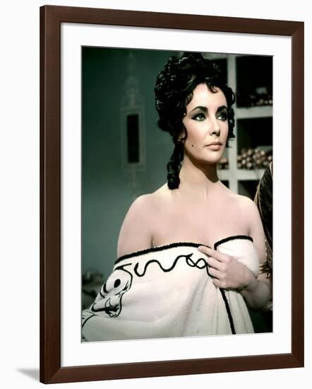 BOOM !, 1968 directed by JOSEPH LOSEY Elizabeth Taylor (photo)-null-Framed Photo