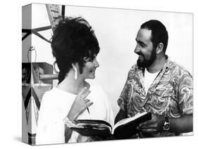 BOOM !, 1968 directed by JOSEPH LOSEY On the set, Elizabeth Taylor and his brother Howard (b/w phot-null-Stretched Canvas