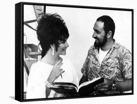 BOOM !, 1968 directed by JOSEPH LOSEY On the set, Elizabeth Taylor and his brother Howard (b/w phot-null-Framed Stretched Canvas