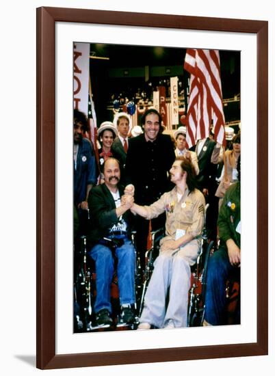 BORN ON THE FOURTH OF JULY, 1989 directed by OLIVER STONE On the set, Oliver Stone between Ron Kovi-null-Framed Photo