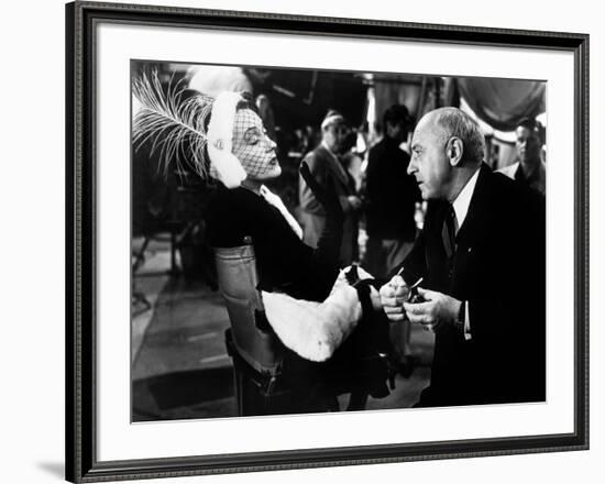 Boulevard du crepuscule SUNSET BOULEVARD by BillyWilder with Gloria Swanson and Cecil B. DeMille, 1-null-Framed Photo