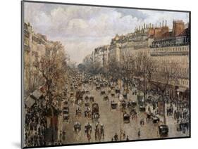 Boulevard Montmartre in Paris, 1897-Camille Pissarro-Mounted Giclee Print