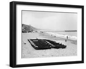 Bournemouth Beach, 1964-Daily Mirror-Framed Photographic Print