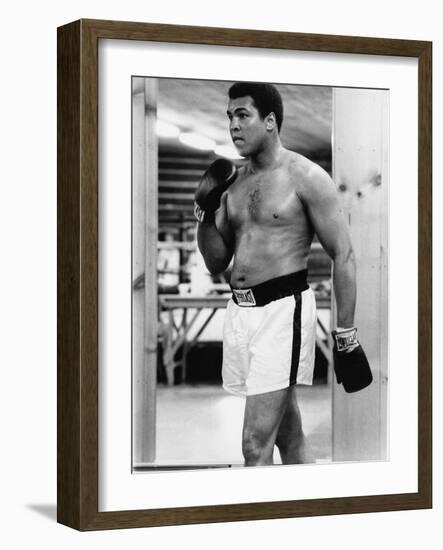 Boxing Great Muhammad Ali-Vandell Cobb-Framed Photographic Print