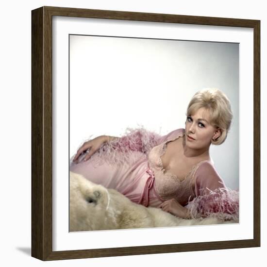 Boys' Night Out 1962 Directed by Michael Gordon Kim Novak-null-Framed Photo