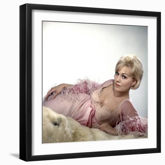 Boys' Night Out 1962 Directed by Michael Gordon Kim Novak-null-Framed Photo