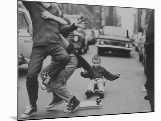 Boys Skateboarding in the Streets-Bill Eppridge-Mounted Photographic Print