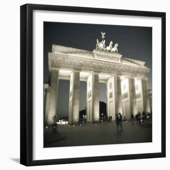 Brandenburg Gate, Pariser Platz, Berlin, Germany-Jon Arnold-Framed Photographic Print