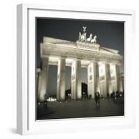 Brandenburg Gate, Pariser Platz, Berlin, Germany-Jon Arnold-Framed Photographic Print