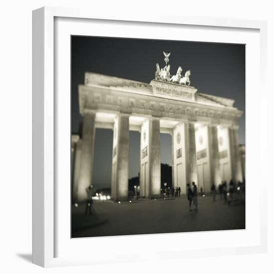 Brandenburg Gate, Pariser Platz, Berlin, Germany-Jon Arnold-Framed Photographic Print