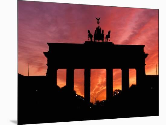 Brandenburg Gate, Unter Den Linden, Berlin, Germany-Dave Bartruff-Mounted Photographic Print