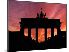 Brandenburg Gate, Unter Den Linden, Berlin, Germany-Dave Bartruff-Mounted Photographic Print