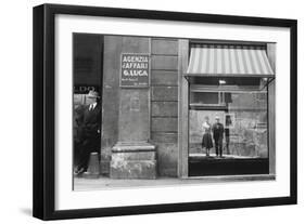 Brassaï et Gilberte à Genova-null-Framed Premium Giclee Print