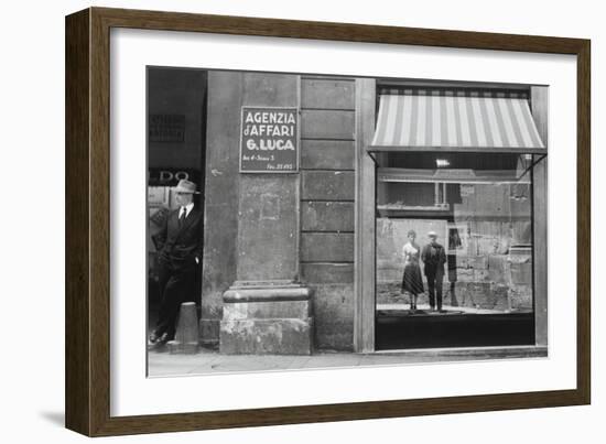 Brassaï et Gilberte à Genova-null-Framed Giclee Print