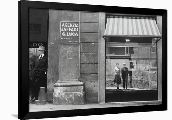Brassaï et Gilberte à Genova-null-Framed Giclee Print
