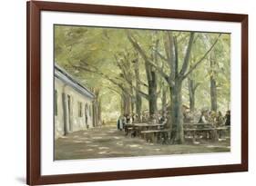 Brasserie de campagne à Brannenbourg (Bavière)-Max Liebermann-Framed Giclee Print